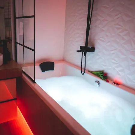 Movie Jacuzzi At The Main Station By Renters *