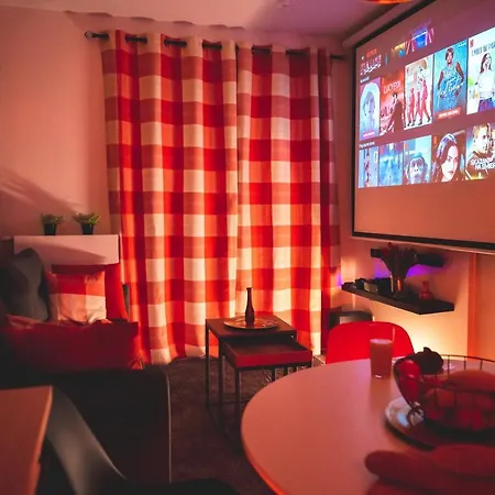Movie Jacuzzi At The Main Station By Renters *