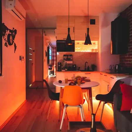Apartment Movie Jacuzzi At The Main Station By Renters *