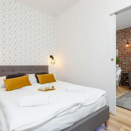 Apartment Movie Jacuzzi At The Main Station By Renters