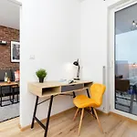 Cosy At The Main Station By Renters Cracóvia