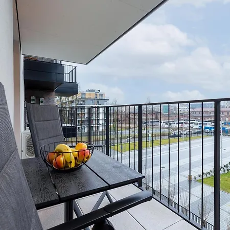 Movie Jacuzzi At The Main Station By Renters Appartement Krakau