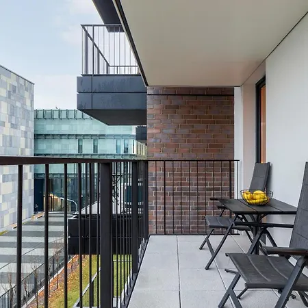 Movie Jacuzzi At The Main Station By Renters Appartement Krakau